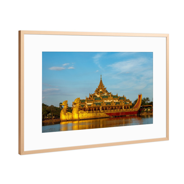 Poster mit Rahmen Kupfer "Die Barke in Yangon" artboxONE - Architektur,Reise / Asien