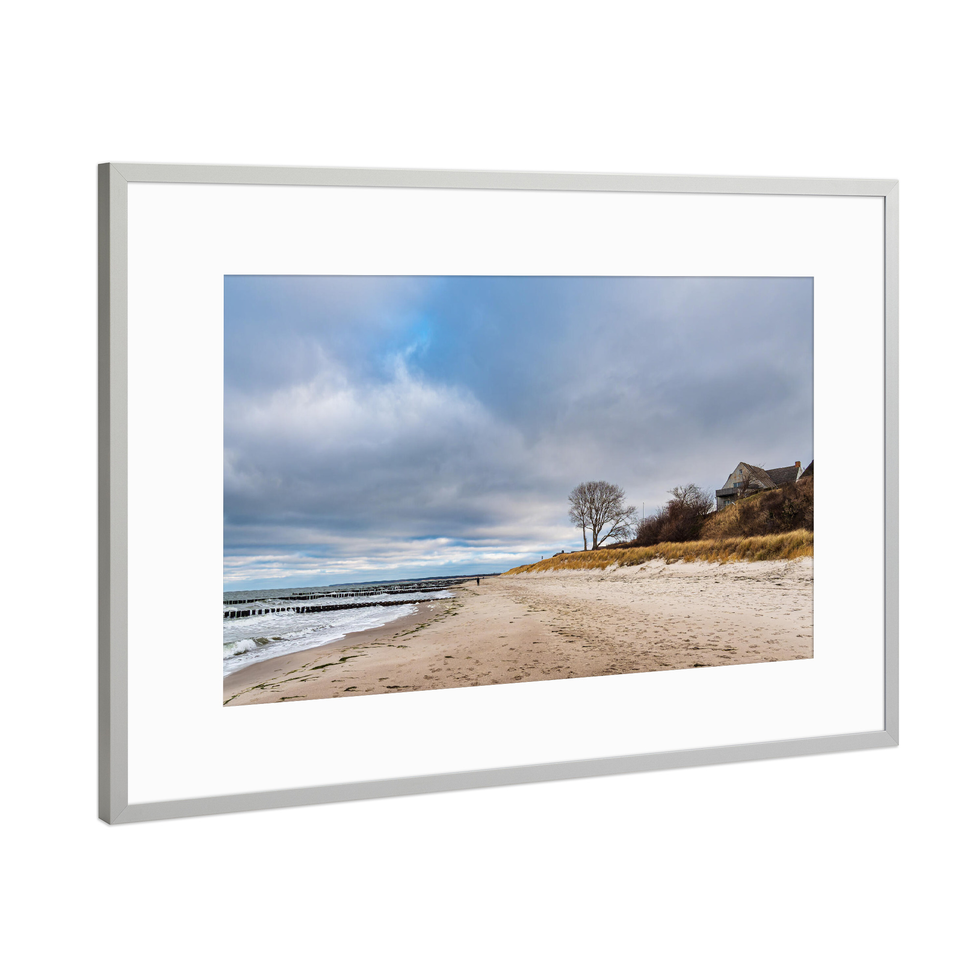 Poster mit Rahmen Silber "Strand, Düne, Haus, Baum" artboxONE - Natur,Reise,Architektur,Reise / Strand und Meer