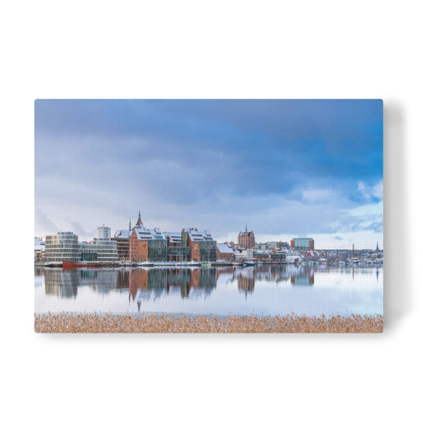 Leinwandbild "Schilf, Fluss, Gebäude, Wolken" artboxONE - Natur,Reise,Architektur,Städte / Weitere