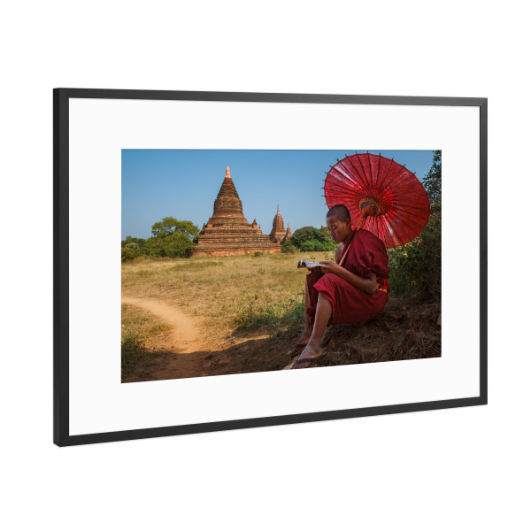 Poster mit Rahmen Schwarz (Metallic) "Mönch in den Tempeln von Bagan" artboxONE - Architektur,Reise / Asien