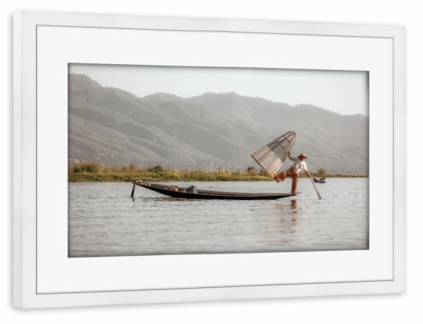 Poster mit Rahmen weiß "Fischer vom Inle See in Myanmar" artboxONE - Reise,Menschen,Reise / Asien,Männer