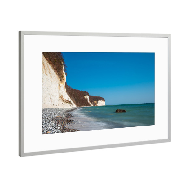 Poster mit Rahmen Silber "Meer, Kreidefelsen, Findling" artboxONE - Natur,Reise,Reise / Strand und Meer