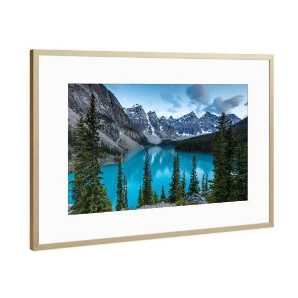 Poster mit Rahmen Gold "Abends am Moraine See" artboxONE - Natur,Reise