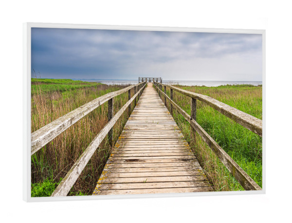Poster mit weißem Rahmen "Bohlenweg, Gras, Küste" artboxONE - Natur,Reise,Architektur,Reise / Strand und Meer