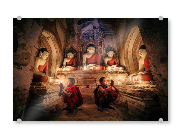 Acrylglasbild "Junge Mönche im Gebet" artboxONE - Menschen,Architektur,Reise / Asien