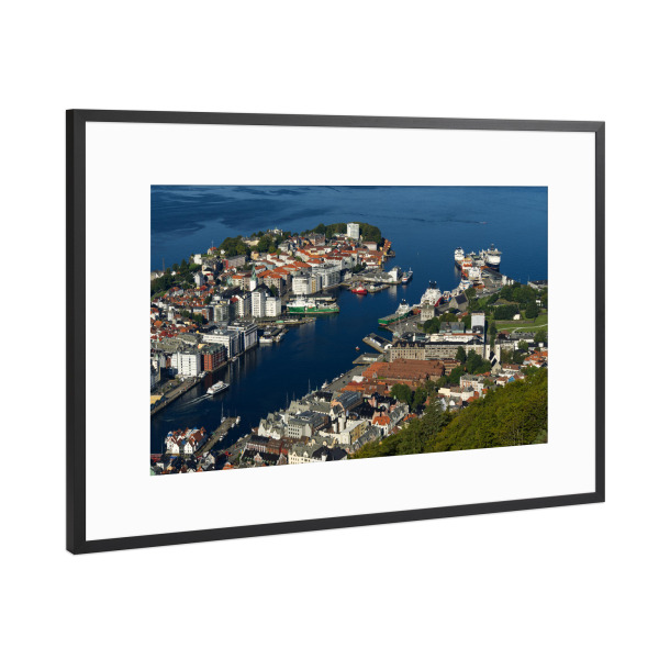 Poster mit Rahmen Schwarz (Metallic) "Blick auf Bergen in Norwegen" artboxONE - Städte,Natur,Reise,Reise / Länder