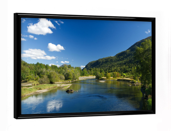 Poster mit schwarzem Rahmen "Am Fluss in Nordfjordeid" artboxONE - Natur,Reise,Reise / Länder