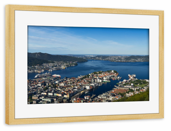 Poster mit Rahmen kiefer "Panoramablick auf Bergen" artboxONE - Städte,Natur,Reise,Reise / Länder