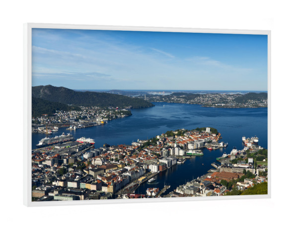 Poster mit weißem Rahmen "Panoramablick auf Bergen" artboxONE - Städte,Natur,Reise,Reise / Länder