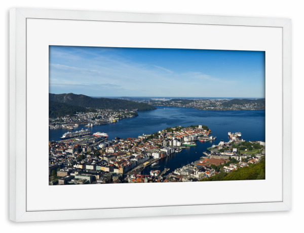 Poster mit Rahmen weiß "Panoramablick auf Bergen" artboxONE - Städte,Natur,Reise,Reise / Länder