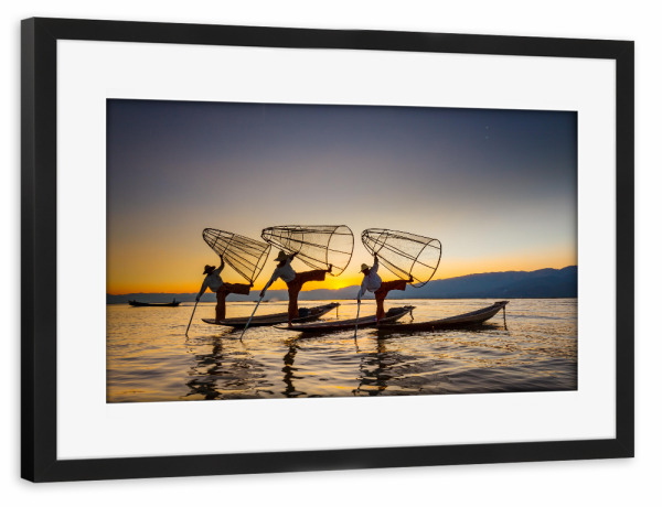 Poster mit Rahmen schwarz "Sonnenuntergang am Inle See" artboxONE - Natur,Menschen,Reise / Asien