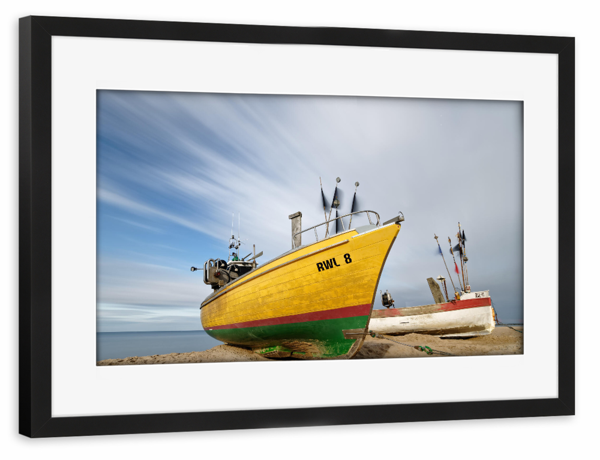 Poster mit Rahmen schwarz "Fischerboote am Ostseestrand" artboxONE - Natur,Reise,Reise / Strand und Meer