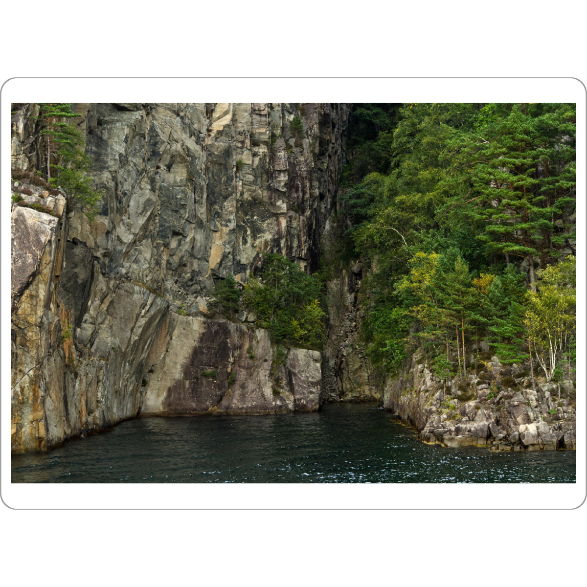 Tischset "Felsenbucht am Lysefjord" artboxONE - Natur,Reise,Reise / Länder - Norwegen,Skandinavien,Fjord,Natur,Outdoor,Bootstour,Landschaft,Wildnis