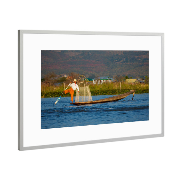 Poster mit Rahmen Silber "Inle See" artboxONE - Menschen,Reise / Asien,Männer
