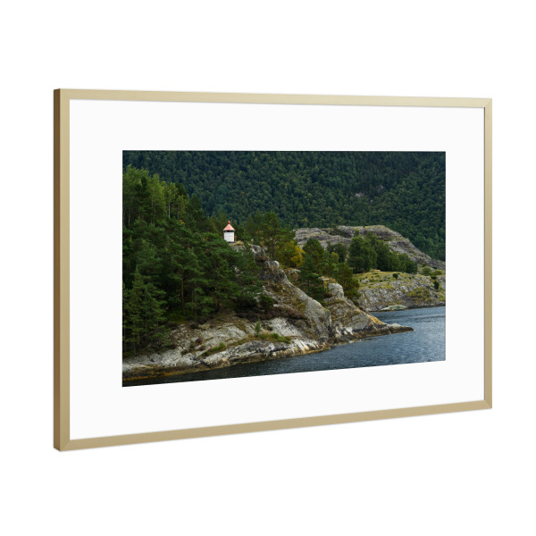 Poster mit Rahmen Gold "Leuchtturm auf Felseninsel" artboxONE - Natur,Reise,Reise / Strand und Meer,Reise / Länder