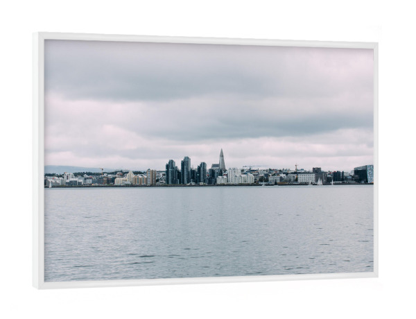 Poster mit weißem Rahmen "Skyline von Reykjavik" artboxONE - Städte,Reise,Architektur,Buchstaben / I,Buchstaben / R