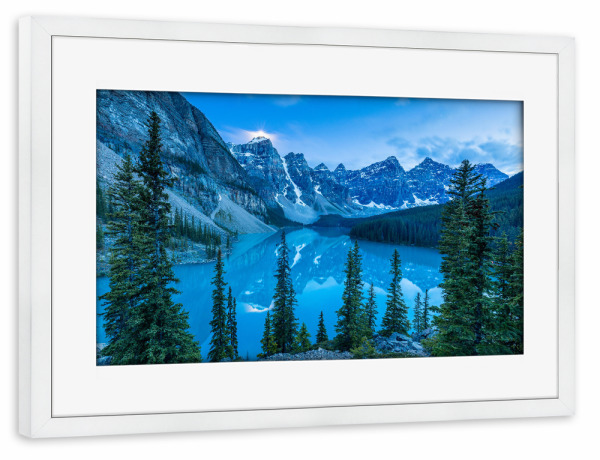 Poster mit Rahmen weiß "Moraine See bei Nacht" artboxONE - Natur,Reise