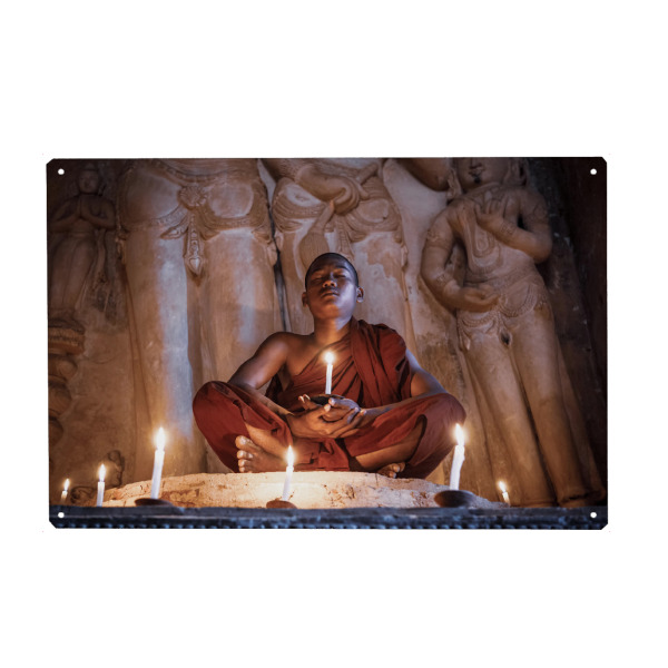 Metall Poster "Betender Mönch" artboxONE - Reise / Asien,Männer - Myanmar,Burma,Mönch,Kloster,Novize,Tempel,Buddhismus,Buddha,Bagan,Religion,Asien