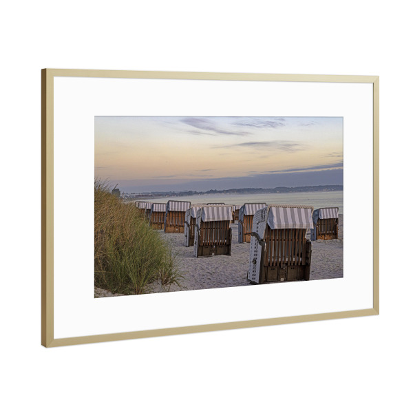 Poster mit Rahmen Gold "Strandkörbe in Scharbeutz" artboxONE - Natur,Reise / Strand und Meer,Reise / Länder