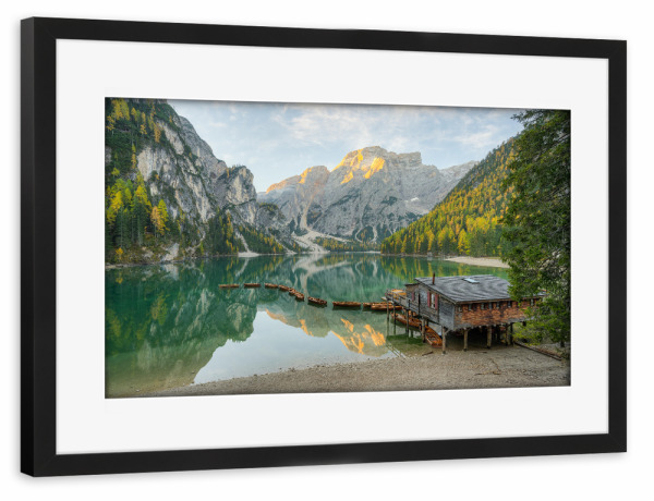 Poster mit Rahmen schwarz "Morgens am Pragser Wildsee" artboxONE - Natur,Reise,Reise / Länder