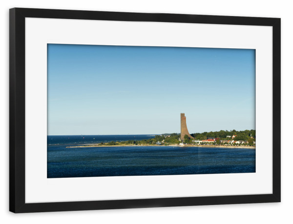 Poster mit Rahmen schwarz "Laboe mit Marine-Ehrenmal" artboxONE - Natur,Reise,Reise / Strand und Meer
