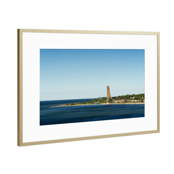 Poster mit Rahmen Gold "Laboe mit Marine-Ehrenmal" artboxONE - Natur,Reise,Reise / Strand und Meer