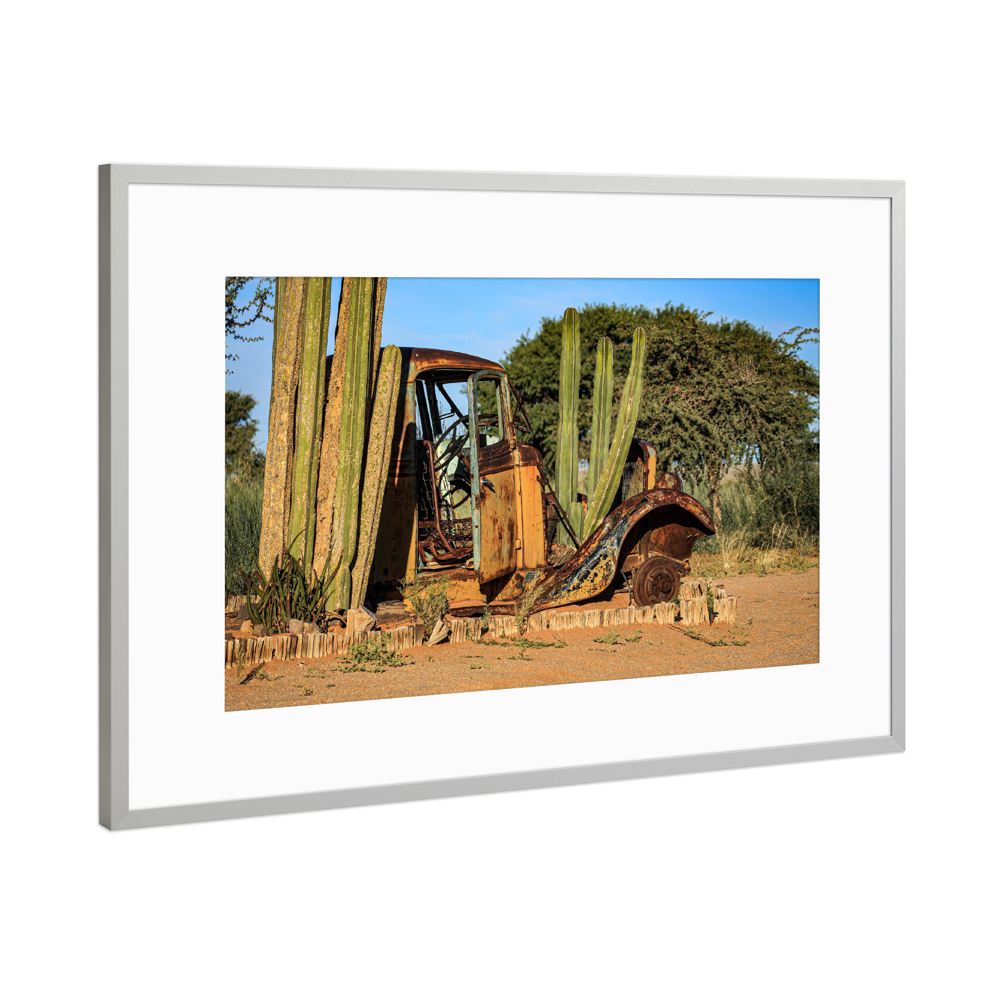 Poster mit Rahmen Silber "Kaktus mit Oldtimer" artboxONE - Floral,Automobile