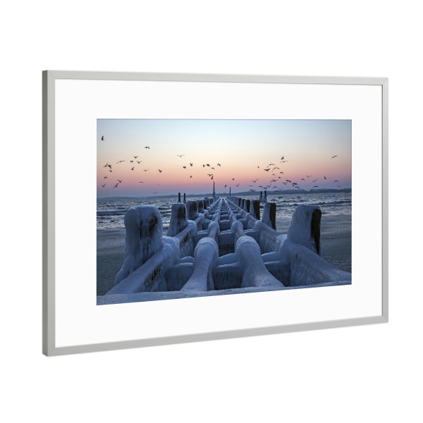 Poster mit Rahmen Silber "Eisiger Morgen an der Ostsee" artboxONE - Natur,Reise / Strand und Meer,Reise / Länder