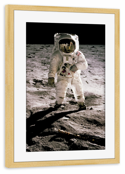 Poster mit Rahmen kiefer "Buzz Aldrin auf dem Mond" artboxONE - Reise,Für Kinder,Für Papa,Männer,Galaxy