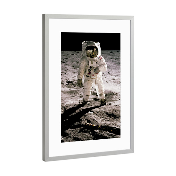 Poster mit Rahmen Silber "Buzz Aldrin auf dem Mond" artboxONE - Reise,Für Kinder,Für Papa,Männer,Galaxy