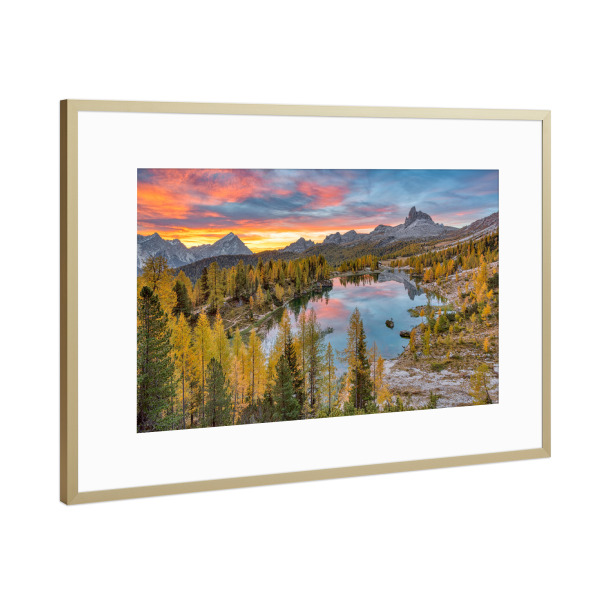 Poster mit Rahmen Gold "Sonnenaufgang am Lago Federa" artboxONE - Natur,Reise,Reise / Länder