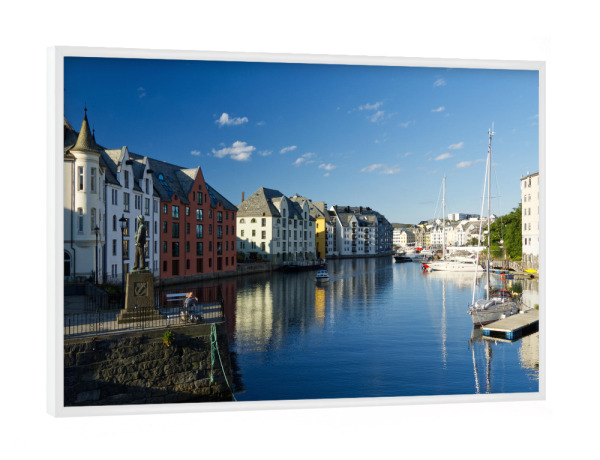 Poster mit weißem Rahmen "Häuseransicht von Alesund" artboxONE - Reise,Architektur,Reise / Strand und Meer,Reise / Länder