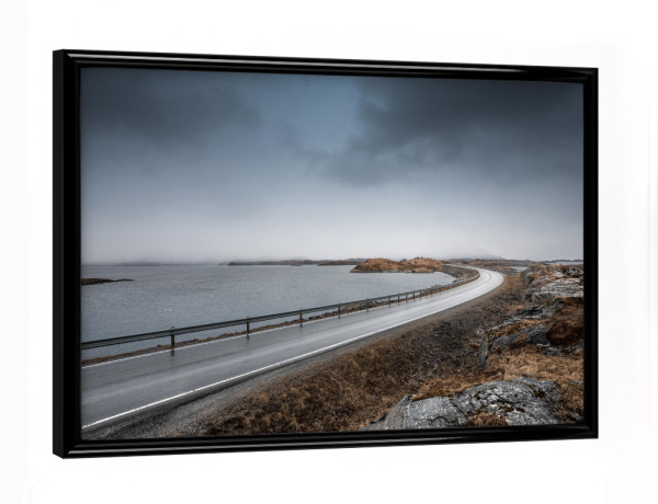 Poster mit schwarzem Rahmen "Scenic Road" artboxONE - Natur,Reise - Straße,Road trip,Küste,Küstenstraße,Norwegen,Skandinavien,Felsen,Wetter