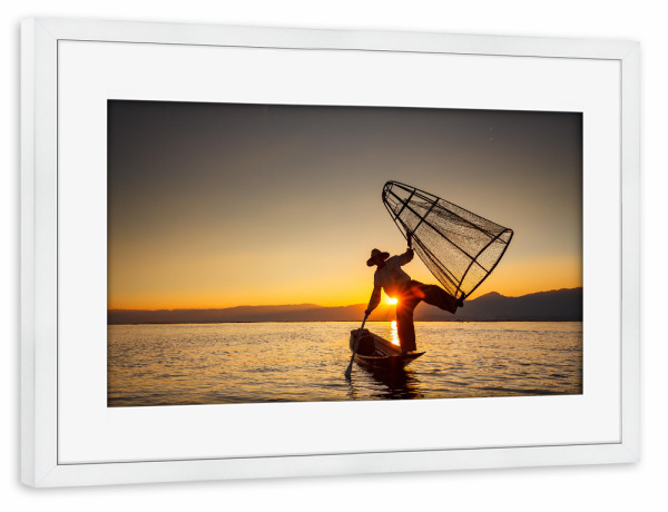 Poster mit Rahmen weiß "Der Fischer vom Inle See" artboxONE - Menschen,Reise / Asien