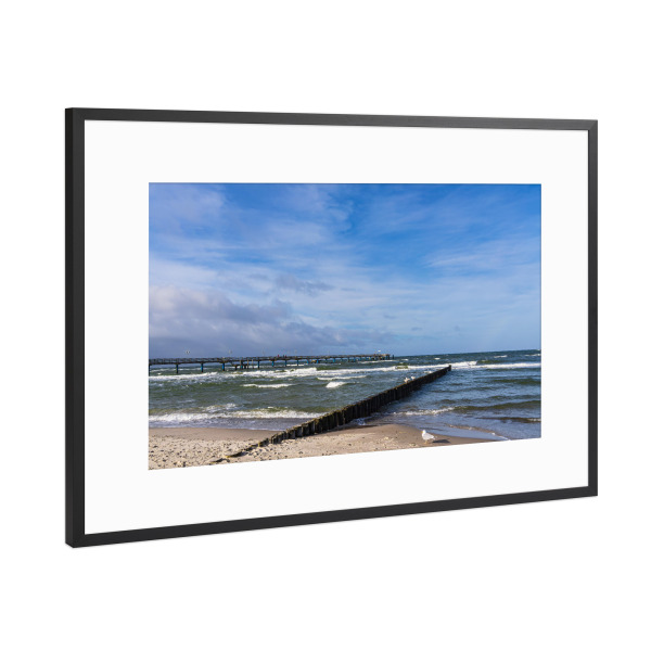 Poster mit Rahmen Schwarz (Metallic) "Strand, Möwen, Seebrücke" artboxONE - Natur,Reise,Tiere,Architektur,Reise / Strand und Meer