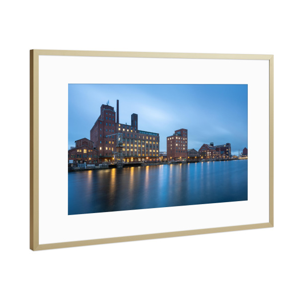 Poster mit Rahmen Gold "Duisburg Blaue Stunde" artboxONE - Städte - Duisburger hafen,Alter hafen,Innenhafen,Nordrhein-westfalen,Werhahnmühle
