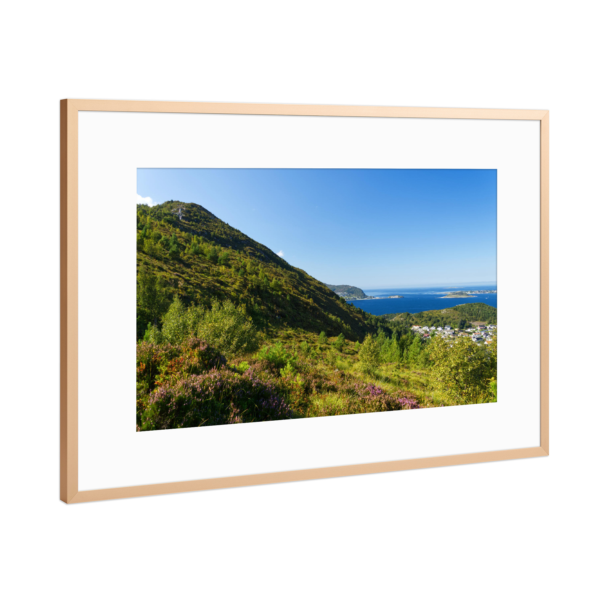 Poster mit Rahmen Kupfer "Grüne Landschaft mit Fjord" artboxONE - Natur,Reise,Reise / Strand und Meer,Reise / Länder