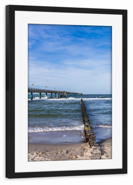 Poster mit Rahmen schwarz "Wolken, Strand, Seebrücke, Buhne" artboxONE - Natur,Reise,Architektur,Reise / Strand und Meer