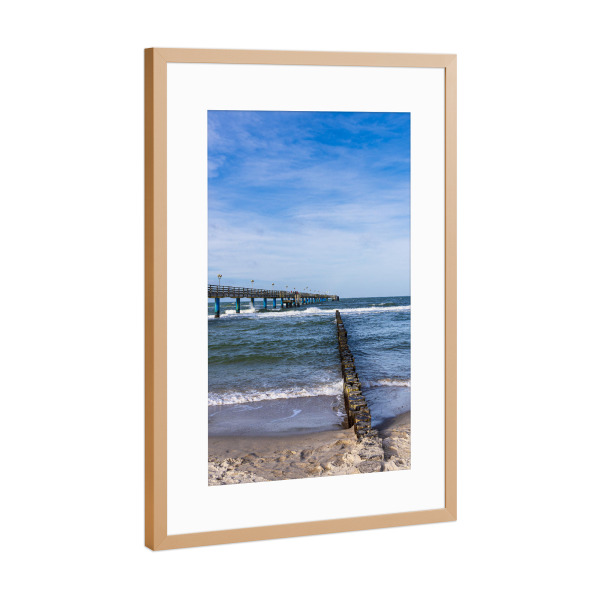 Poster mit Rahmen Kupfer "Wolken, Strand, Seebrücke, Buhne" artboxONE - Natur,Reise,Architektur,Reise / Strand und Meer