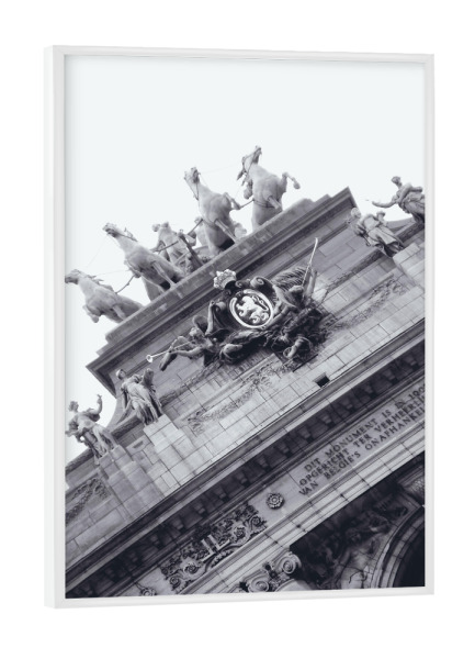 Poster mit weißem Rahmen "Brüssel Triumphbogen" artboxONE - Städte,Schwarzweiß,Architektur