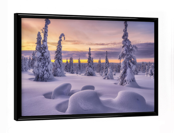 Poster mit schwarzem Rahmen "Winterwunderland in Finnland" artboxONE - Natur,Reise