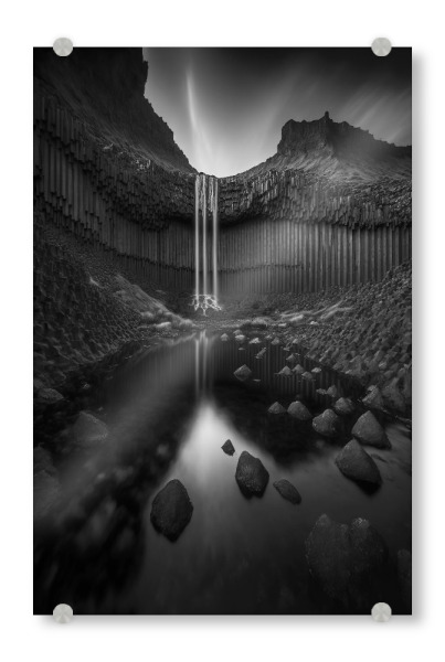 Acrylglasbild "Svartifoos" artboxONE - Natur,Schwarzweiß - Waterfall,Wasserfall,Schwarz,Weiß,Landscape,Nature,Landscaften,Ai,Art,Water