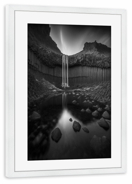 Poster mit Rahmen weiß "Svartifoos" artboxONE - Natur,Schwarzweiß - Waterfall,Wasserfall,Schwarz,Weiß,Landscape,Nature,Landscaften,Ai,Art,Water