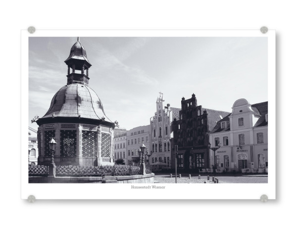 Acrylglasbild "Marktplatz Wismar" artboxONE - Städte,Reise,Schwarzweiß,Architektur,Reise / Länder