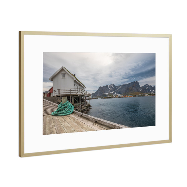 Poster mit Rahmen Gold "Norwegen Bootshaus" artboxONE - Reise,Reise / Strand und Meer