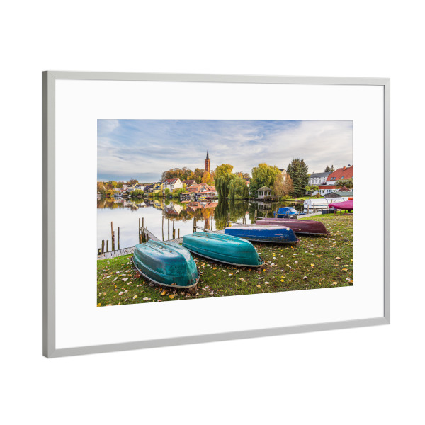 Poster mit Rahmen Silber "Kirche, See, Boote" artboxONE - Natur,Reise,Architektur