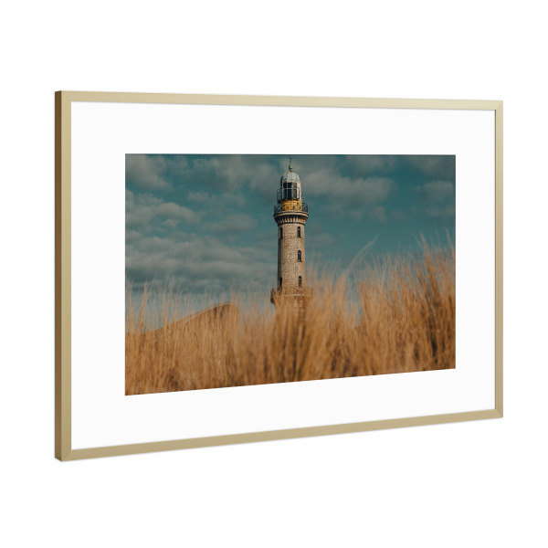 Poster mit Rahmen Gold "Leuchtturm an der Ostsee" artboxONE - Reise,Architektur,Reise / Strand und Meer