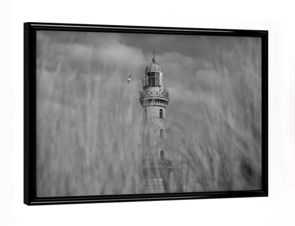 Poster mit schwarzem Rahmen "Leuchtturm Warnemünde monochrom" artboxONE - Reise,Architektur,Reise / Strand und Meer