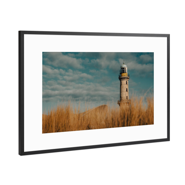 Poster mit Rahmen Schwarz (Metallic) "Leuchtturm und Teepott Warnemünde" artboxONE - Reise,Architektur,Reise / Strand und Meer