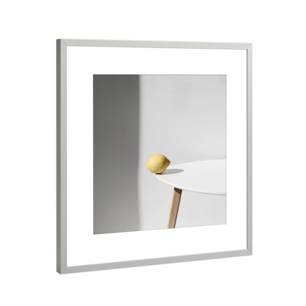 Poster mit Rahmen Silber "Zitronenmorgen" artboxONE - Essen & Trinken / Obst & Gemüse - Zitrone,Obst,Minimal,Minimalismus,Weiß,Schatten,Elegant,Gelb